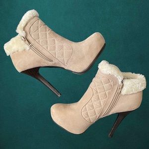 Madeline Faux Fur Trimmed Quilted Booties in Cream, Gold Hardware, Size 6.5
